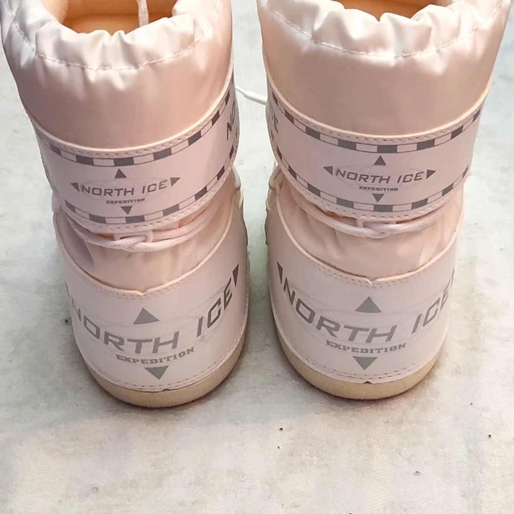 White snow boots - Picture 3 of 4